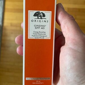 BRAND NEW ORIGINS GINZING SPF 40 TINTED MOISTURIZER